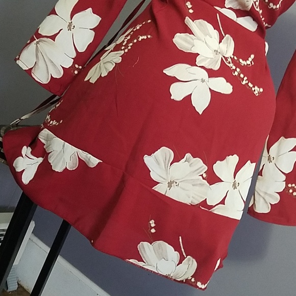 IMPORTED Figure Hugging V Neck Dress FINAL PRICE - Picture 7 of 8